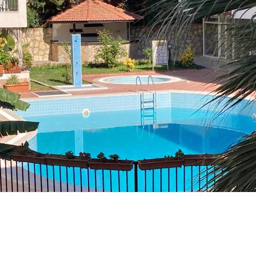 Guarantee yourself a wonderful holiday in this 3 bed home and popular community
