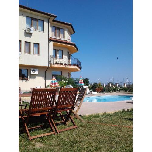 Guest House Golden Flake 3km from Bolata beach