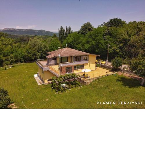 Guest house-restaurant St. George / Къща за гости-ресторант Свети Георги