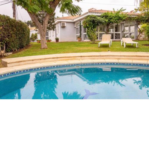 GuestReady - Tranquil Chalet in Marbella