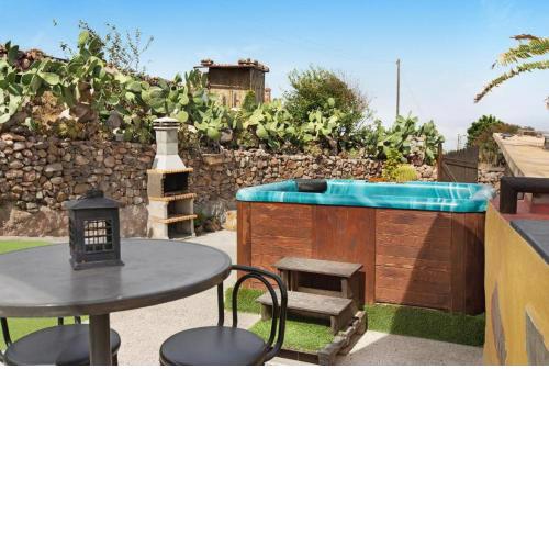 Guia House con piscina y jacuzzi