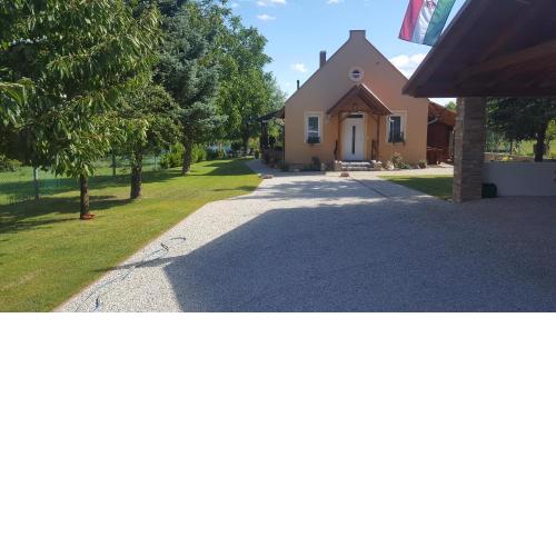 Gyöngyvirág Apartman