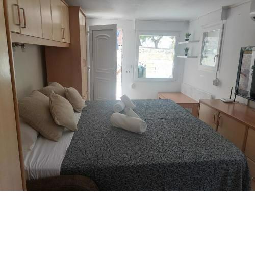 Habitación amoblada, baño privado