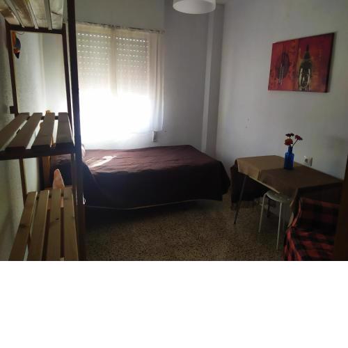 Habitación FEMENINA sencilla en casa familiar