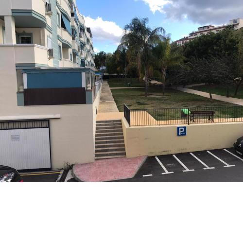 HABITACIÓN GRANDE CON BAÑO PRIVADO en Coin a 30Km de la PLAYA
