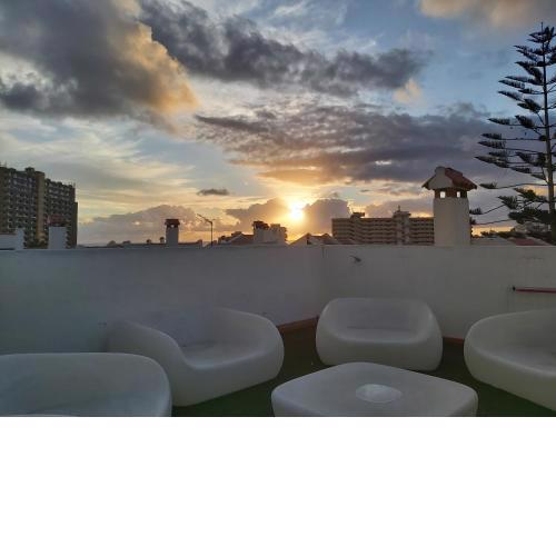 Habitacion privada, terrazas, mar, montaña, cocina, salon tv, tres piscinas, bar, restaurante
