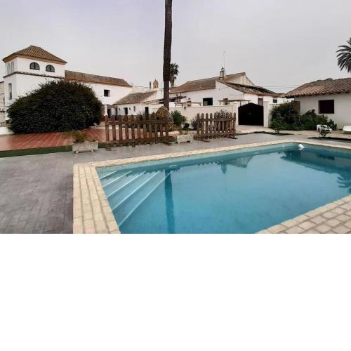 Hacienda Torrepalma Amplia casa rural con piscina.2 apartamentos