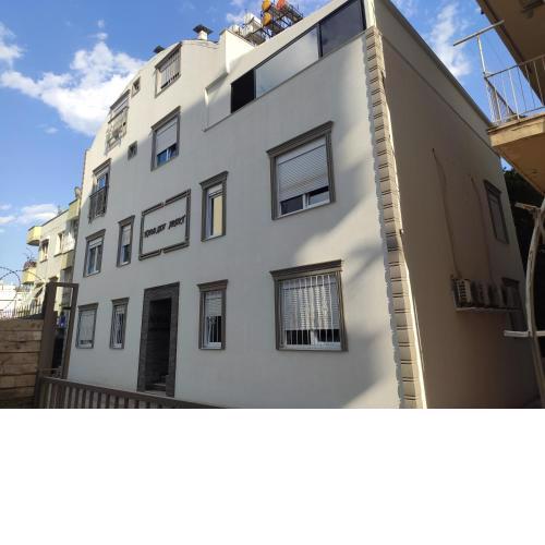 HADRIAN APART HOTEL AND HOSTEL