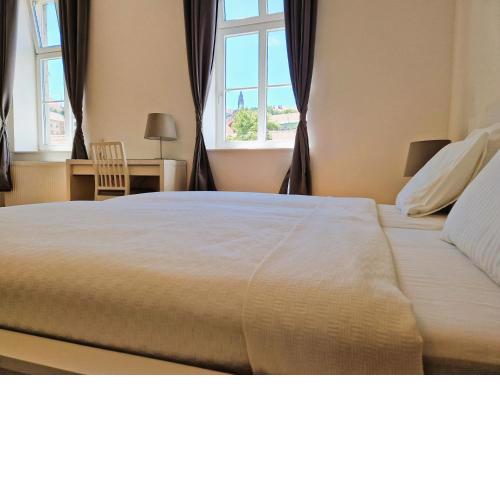 Halász 2-bedroom apartment near Castle, free public parking nearby