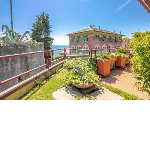 HAPPY HOLIDAY AMONG THE LIGURIAN BEAUTIES