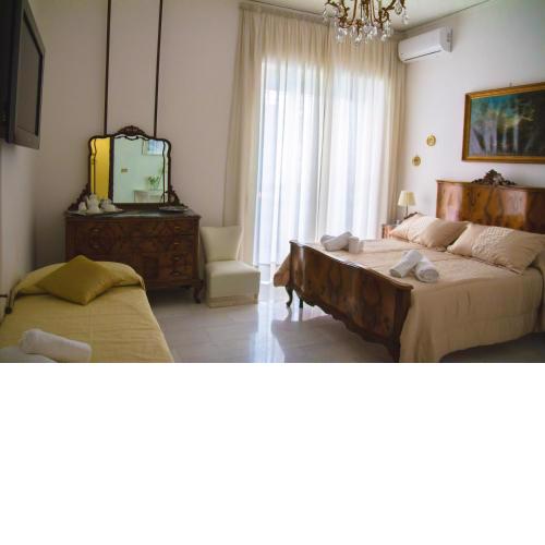 Happy Rooms in Easy House