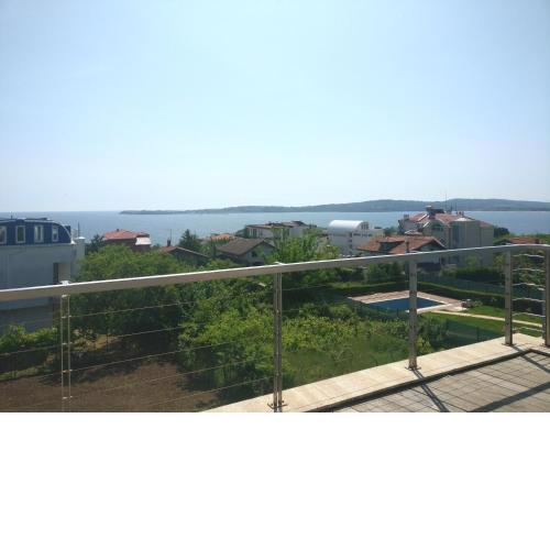 Happy-U house : House with sea view.