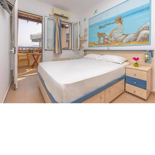 Haraki Mare Studios beach front