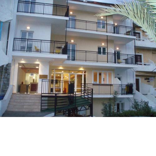Haris Apartments