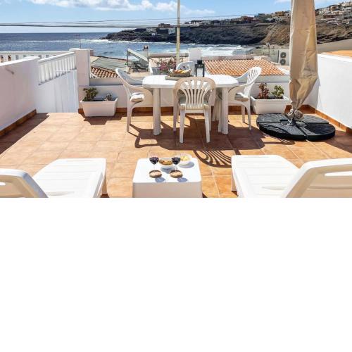 Harmony Beach House - 2BR Sea Views Terrace