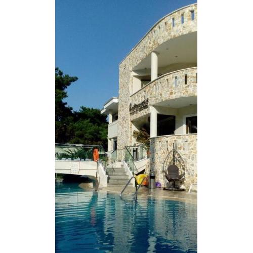 Hatzoudis Luxury Suites