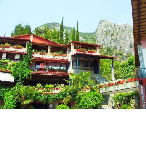 Haus Almopia - Lutra Pozar