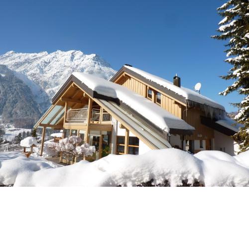 Haus am Wasserfall