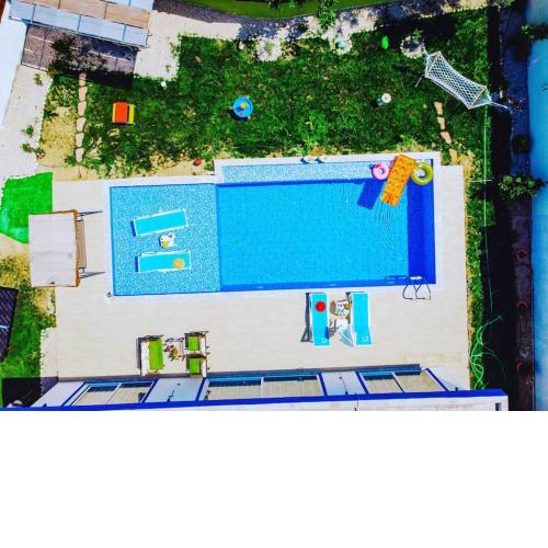 Havuzlu jakuzili huzurlu rahat bir villa