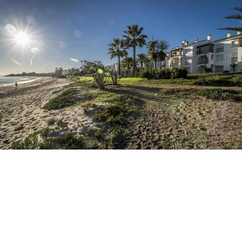 HB Comfortable Beachfront Holiday Apartment