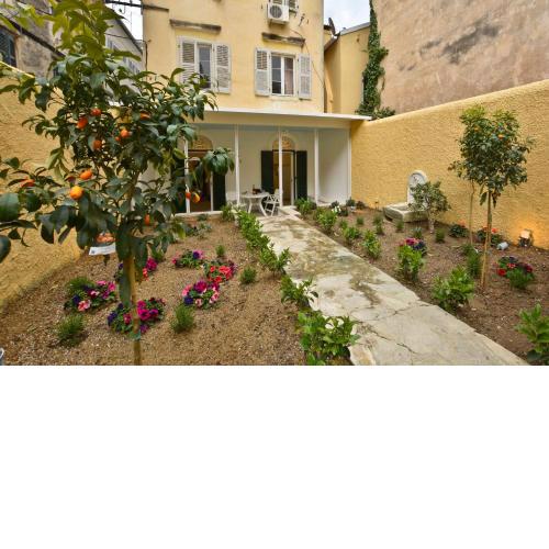 Τhe Hidden Garden