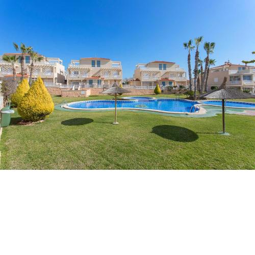 HE Zenia Mar