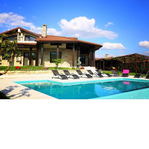 Heaven Hills Villa