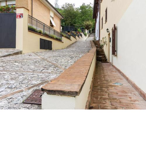 Heavenly Holiday Home in Folignio with Whirlpool