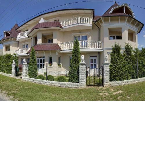 Hegyi Villa