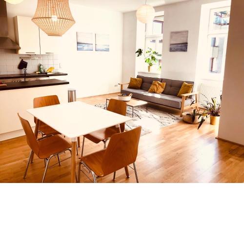 Helle 4 Zimmer Familien-Wohnung mit Balkon! Schloss Schönbrunn in Gehdistanz