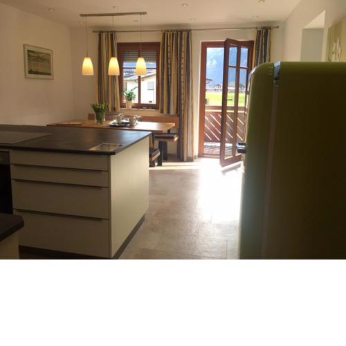 Helle, freundliche Wohnung mit Bergblick