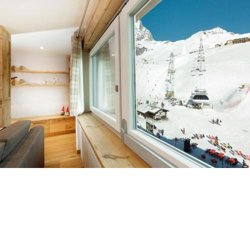 HelloChalet - Maison Rêve Blanc - ski in ski out access in front of Cretaz Lift in the heart of center