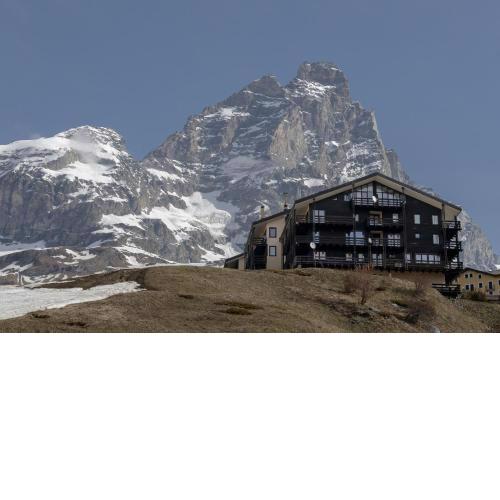 HelloChalet - Ski paradise Apartment - spacious family apartment with big terrace overlooking the slope, Ski-in and Ski-Out, garage