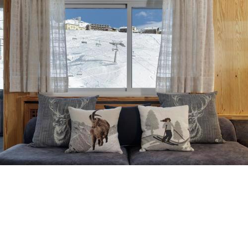 HelloChalet - The View Ski-in ski-out with Matterhorn view, panoramic terraces, garage, Netflix, ski storage