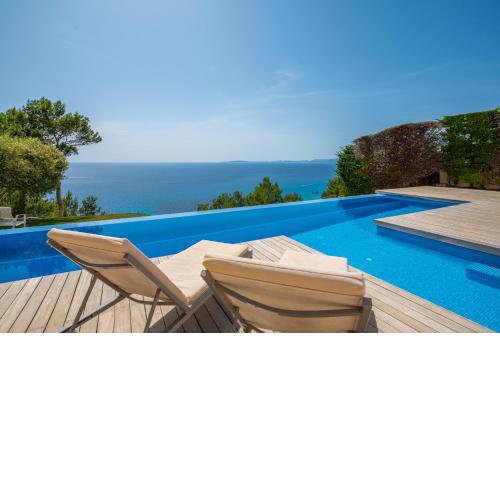 Herce Property - Minimalist & Mediterranean