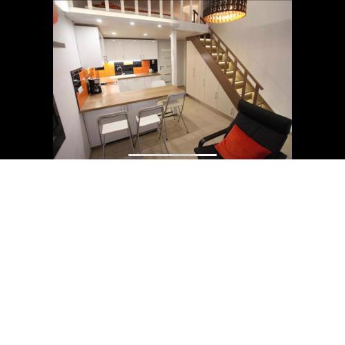 Heroes Square Apartment