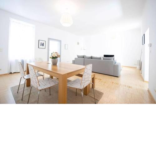 HeyMi Apartments Börse