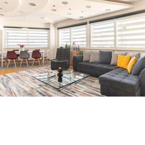 HighEnd 5BDR NewApt w/Breathtaking Acropolis View