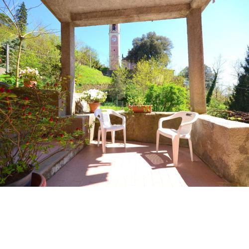 Hilltop Holiday Home in Sesta Godano with Balcony Parking