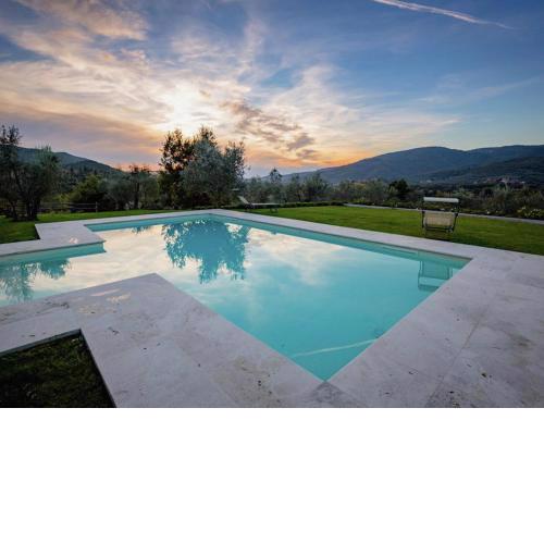 Hilltop Villa in Castiglion Fiorentino with Pool Views