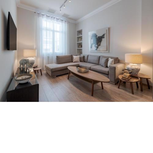 Historic Plaka's Deluxe Apartment