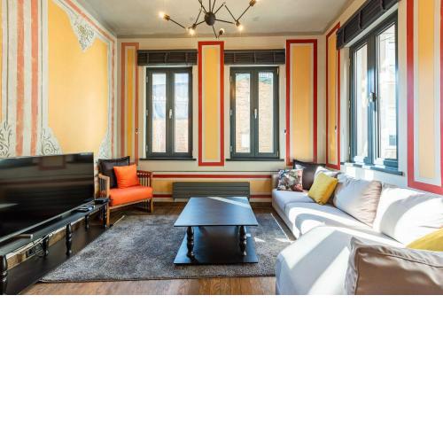 Historical Flat with Turkish Hammam 4-Min Walk in Beyoglu