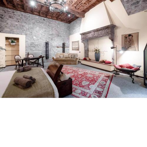 Historical Suites in The Heart of Como Old Town - By House Of Travelers