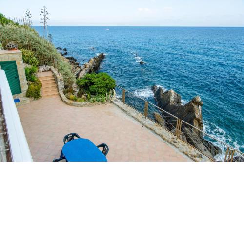Holiday Apartment by the sea - breathtaking location