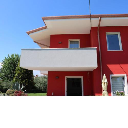 Holiday apartment near the lake shared swimming pool
