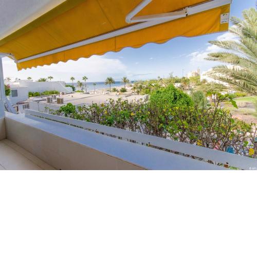 Holiday apartment with direct sea promenade access