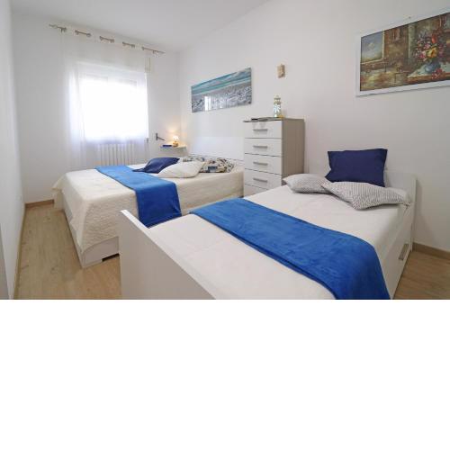 Holiday Apartment With Wi-fi, Air Conditioning And Balcony; Pets Allowed