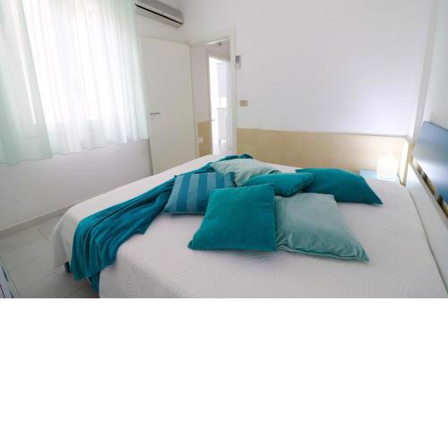 Holiday Apartment With Wi-fi, Air Conditioning And Panoramic Sea View; Pets