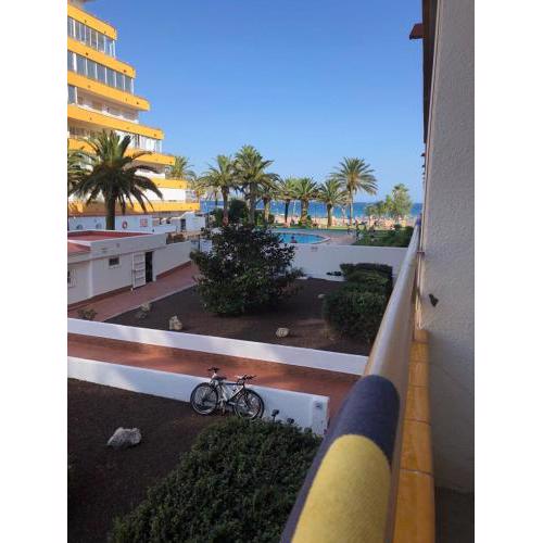 Holiday con vistas a playa y con piscina