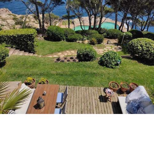 Holiday Dúplex Cap Sa Sal at the edge of the sea
